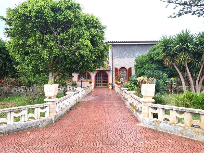 Villa in Vendita a Quartu Sant'Elena, zona Pittori Europei, 270'000&euro;, 230 m²