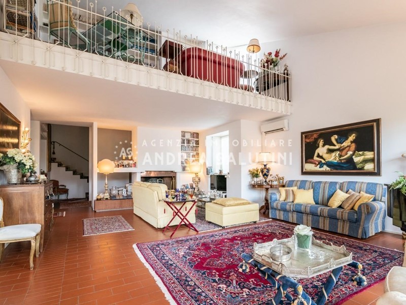 Villa in Vendita a Ponsacco, 690'000€, 430 m²