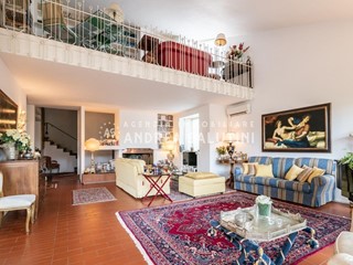 Villa in Vendita a Ponsacco, 690'000€, 430 m²