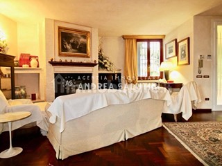 Villa in Vendita a Pontedera, 850'000€, 390 m², arredato