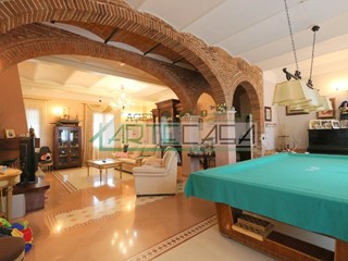 Casale in Vendita a Cascina, zona Santo Stefano a Macerata, 890'000€, 300 m²