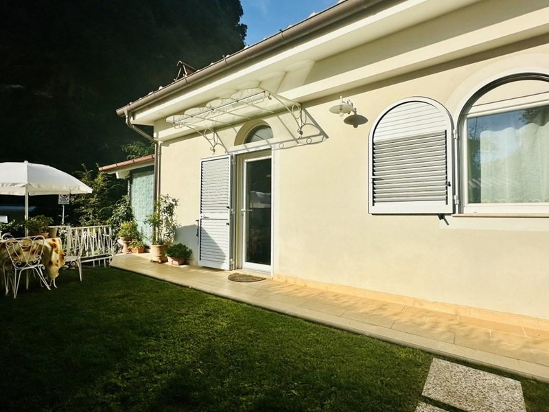 Casa Indipendente in Vendita a Pietrasanta, zona Valdicastello Carducci, 330'000€, 80 m²