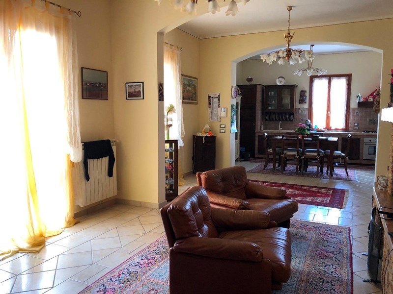 Villa in Vendita a San Miniato, zona San Miniato Basso, 530'000€, 320 m², con Box