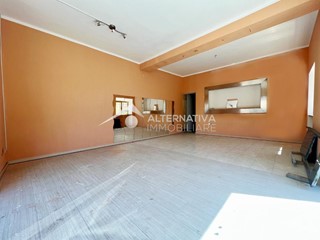 Immobile commerciale in Vendita a Vecchiano, 55'000€, 45 m²