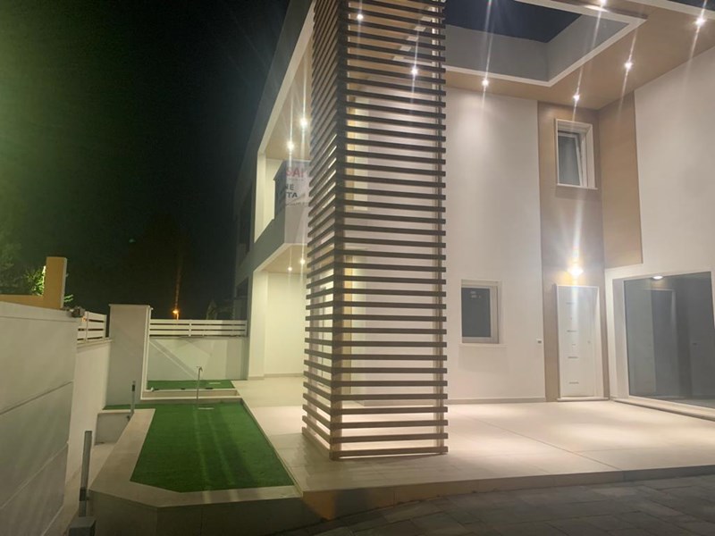 Villa bifamiliare in Vendita a Fonte Nuova, zona torlupara, 420'000€, 150 m²