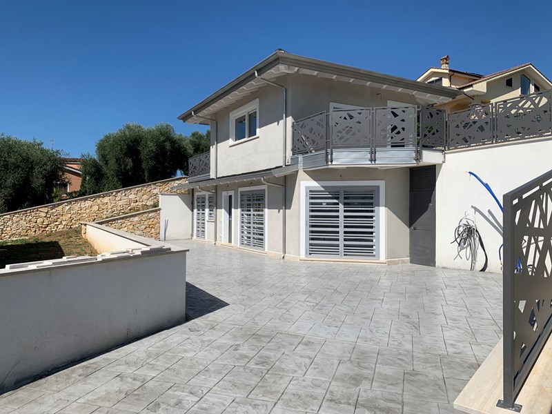 Casa Indipendente in Vendita a Guidonia Montecelio, zona via colle degli ulivi , 349'000€, 156 m²