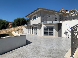 Casa Indipendente in Vendita a Guidonia Montecelio, zona via colle degli ulivi , 349'000€, 156 m²