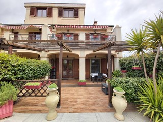 Villetta a schiera in Vendita a Guidonia Montecelio, zona via di marco simone, 290'000€, 200 m²