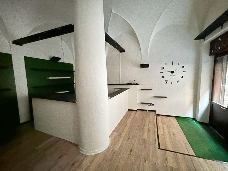 Negozio in Affitto a Siena, 800€, 40 m²