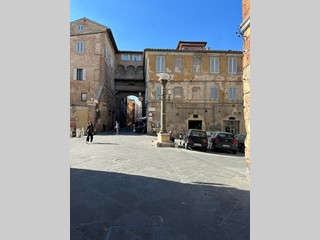 Negozio in Vendita a Siena, 120'000€, 35 m²