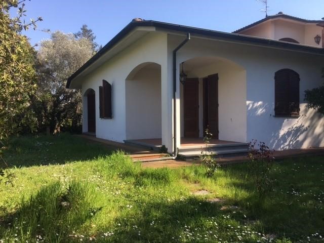 Villa in Vendita a Cascina, zona San Frediano a Settimo, 650'000€, 340 m², con Box