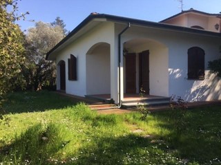 Villa in Vendita a Cascina, zona San Frediano a Settimo, 650'000€, 340 m², con Box