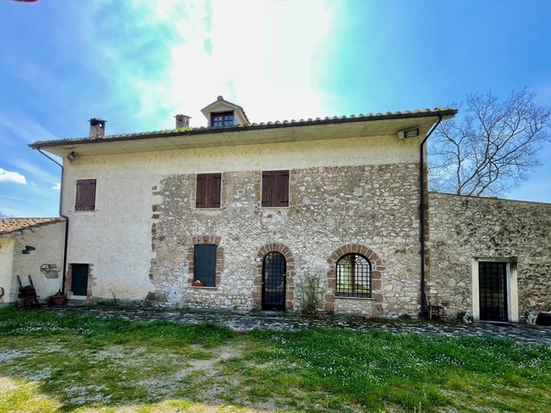Casale in Vendita a Orte, 295'000€, 400 m²