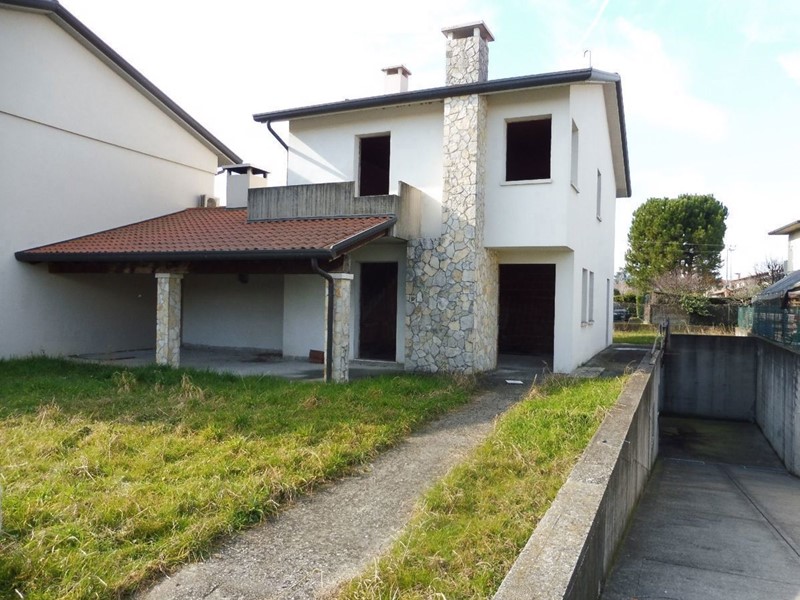 Villa bifamiliare in Vendita a Nove, 240'000&euro;, 275 m²