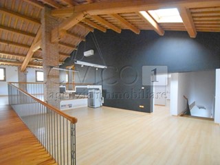 Ufficio in Affitto a San Pietro in Gu, 1'200€, 220 m²