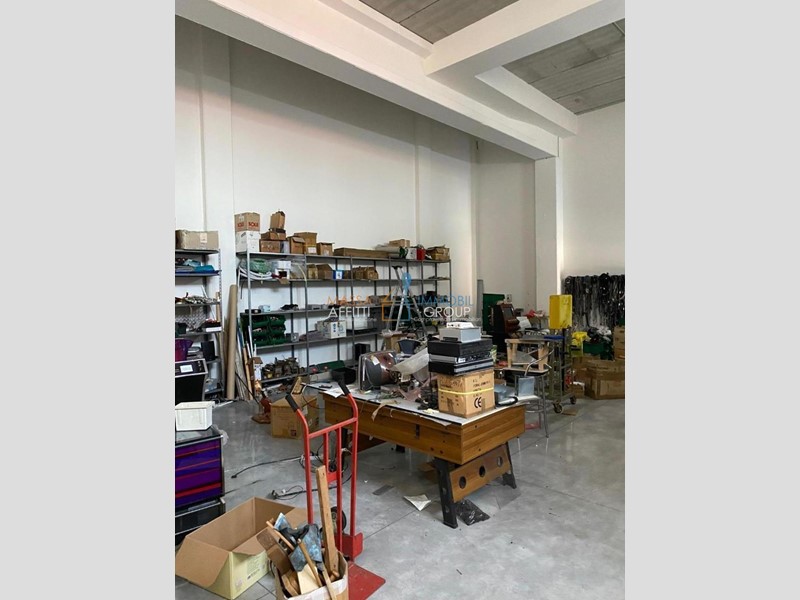 Capannone in Vendita a Montignoso, 250'000€, 200 m²