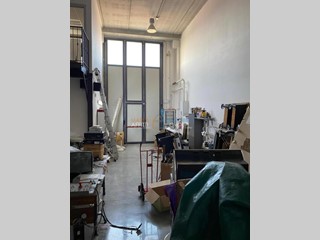 Capannone in Vendita a Montignoso, 250'000€, 200 m²