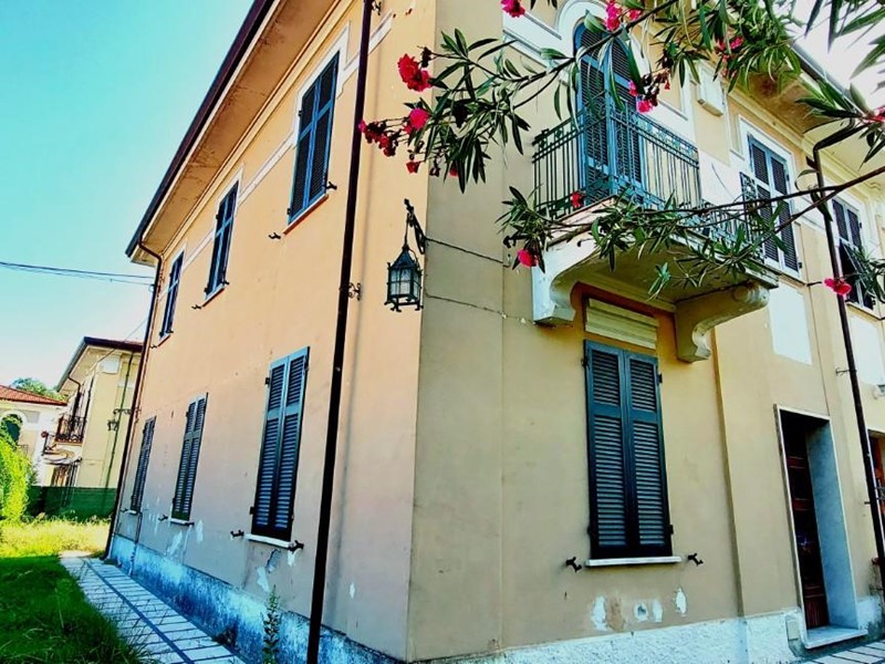 Villa bifamiliare in Vendita a Carrara, zona Fossola, 245'000€, 160 m², con Box