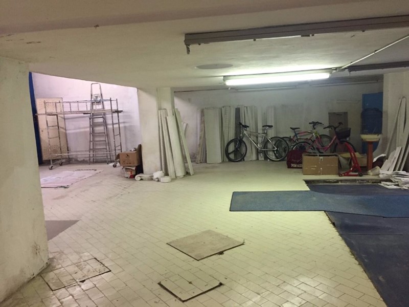 Capannone in Vendita a Pontedera, 198'000€, 400 m²