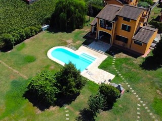 Villa in Vendita a Capannori, 520'000€, 200 m², con Box