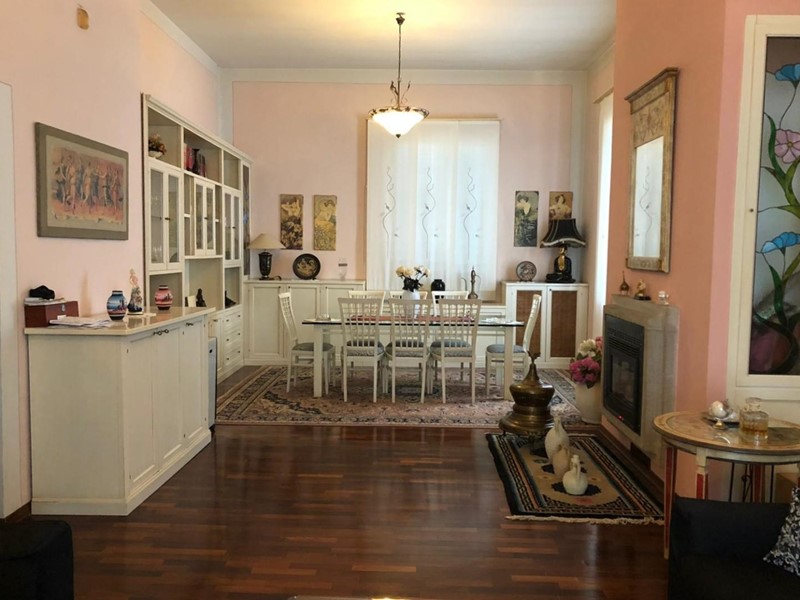 Villa in Vendita a Cascina, 490'000€, 400 m², arredato