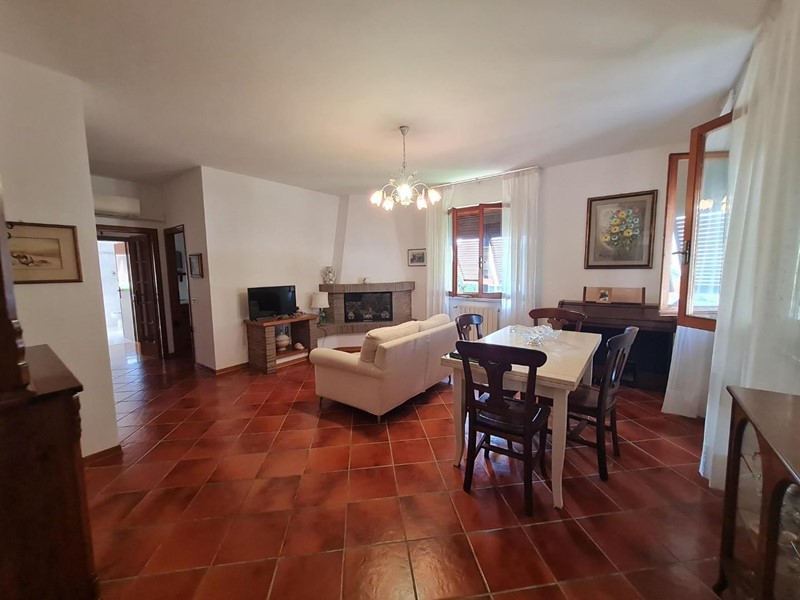 Villa bifamiliare in Vendita a Campiglia Marittima, zona Venturina, 300'000&euro;, 98 m², arredato, con Box