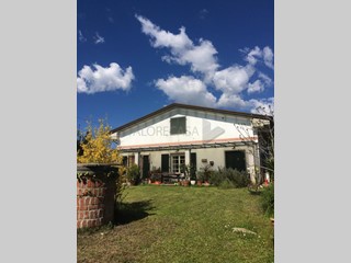 Casa Indipendente in Vendita a Carrara, zona Marina Di Carrara, 690'000€, 200 m²