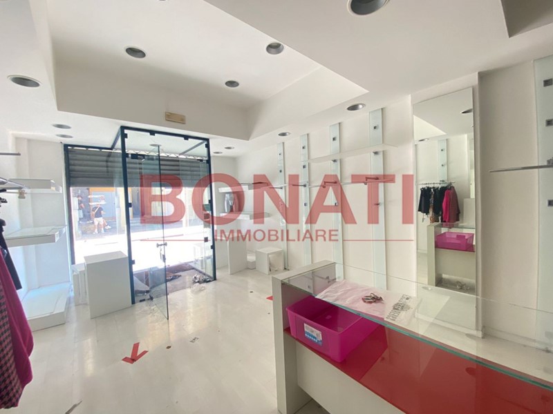 Immobile commerciale in Vendita a Sarzana, zona Centro Storico, 95'000&euro;, 48 m²