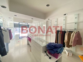 Immobile commerciale in Vendita a Sarzana, zona Centro Storico, 95'000€, 48 m²