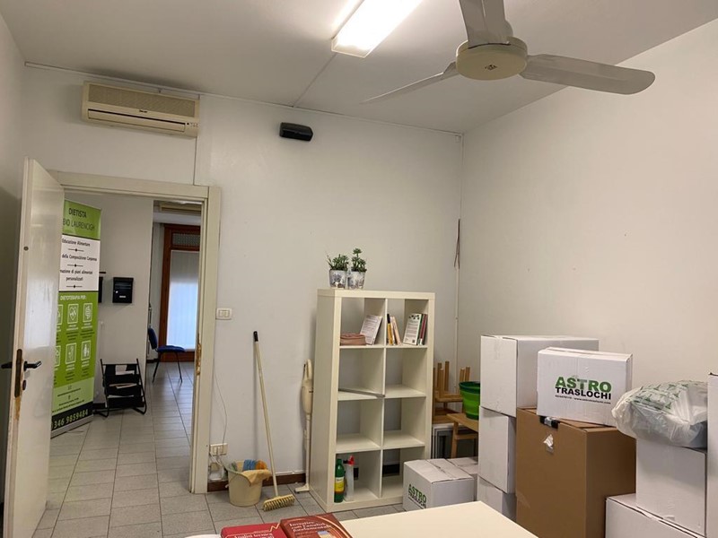 Ufficio in Affitto a Milano, 600€, 30 m², arredato