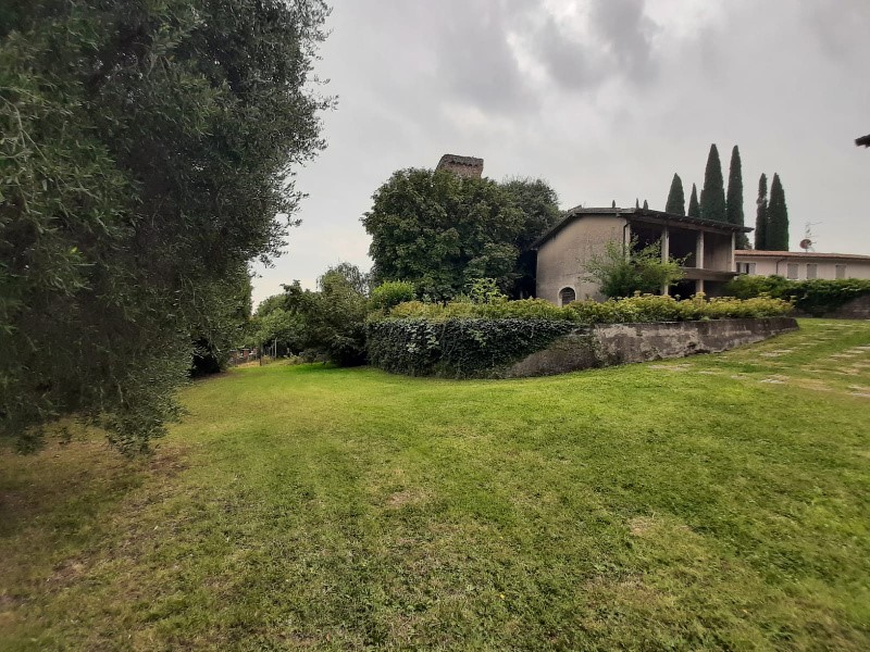Villa in Vendita a San Felice del Benaco, 1'300'000€, 1200 m²