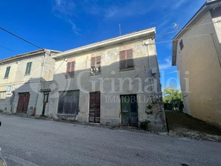 Appartamento in Vendita a Santa Maria Nuova, 45'000€, 261 m²