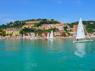 Attività commerciale in Vendita a Grottammare, 4'000'000€, 6400 m², arredato