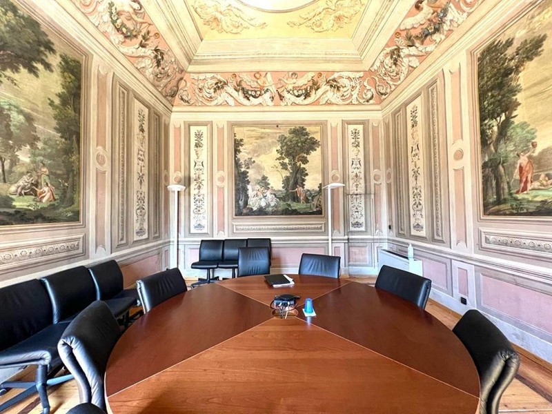 Ufficio in Affitto a Verona, zona Cittadella, 5'700€, 320 m²