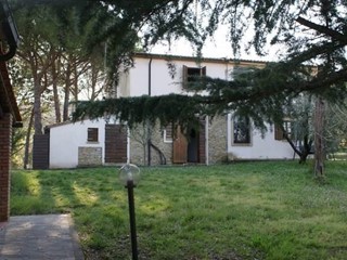 Casale in Vendita a Montescudaio, 740'000€, 320 m², arredato