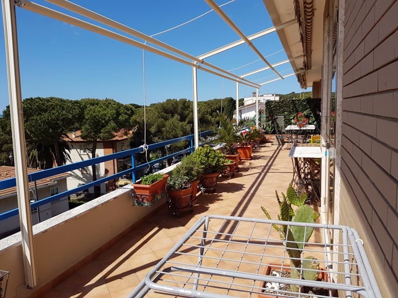 Attico in Vendita a Rosignano Marittimo, zona Castiglioncello, 350'000€, 85 m², arredato, con Box