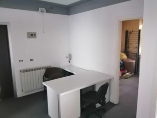 Ufficio in Affitto a Lucca, 900€, 90 m²