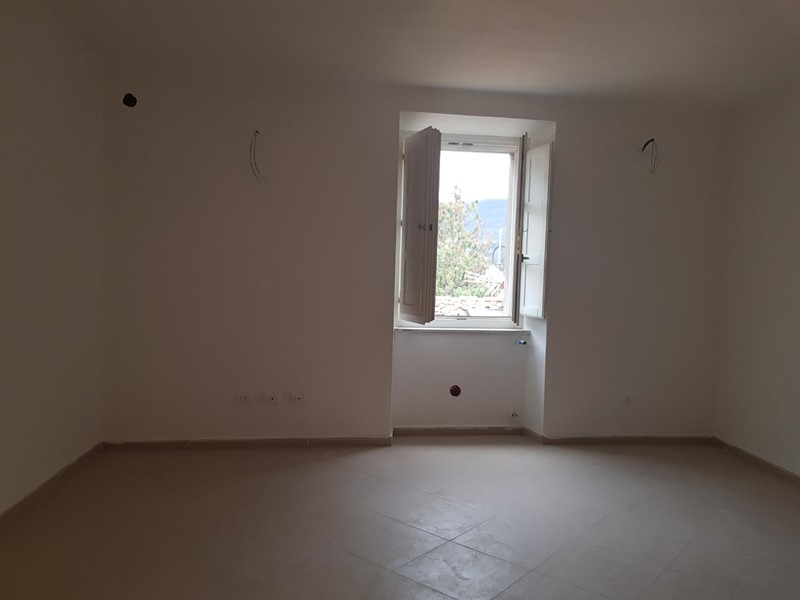 Appartamento in Vendita a Calci, 189'000€, 140 m², con Box