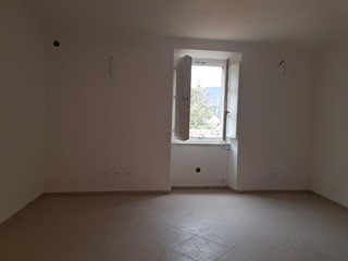 Appartamento in Vendita a Calci, 189'000€, 140 m², con Box