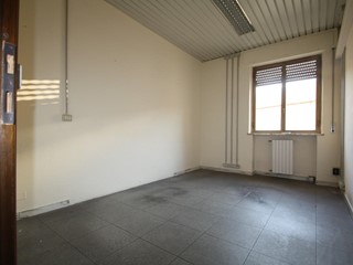Ufficio in Affitto a Lucca, 1'500€, 120 m²