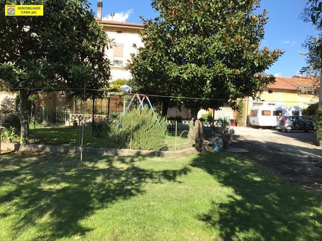 Villa in Vendita a Cascina, zona San Frediano a Settimo, 430'000€, 360 m², con Box