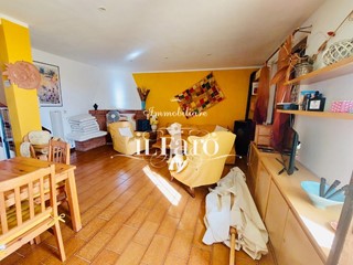 Villetta a schiera in Vendita a Camaiore, zona Montemagno, 230'000&euro;, 115 m²