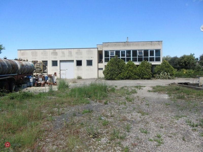 Capannone in Vendita a Castelnuovo Magra, 1'100'000€, 16000 m²