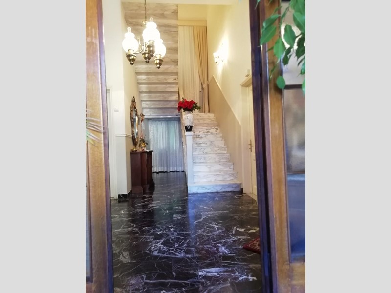Casa Indipendente in Vendita a Empoli, 450'000€, 250 m², con Box
