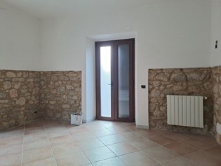 Trilocale in Vendita a Carrara, zona Codena, 89'000€, 65 m²