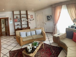 Villa in Vendita a Castelfranco di Sotto, 600'000€, 350 m², con Box