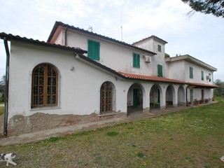 Casale in Vendita a Casciana Terme Lari, 1'200'000€, 680 m²