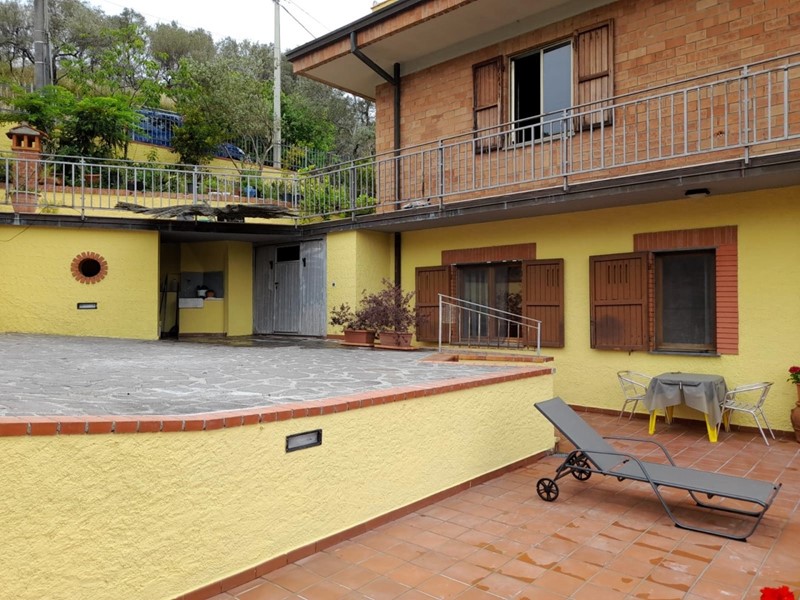 Casa Indipendente in Vendita a Fosdinovo, 370'000&euro;, 310 m², con Box