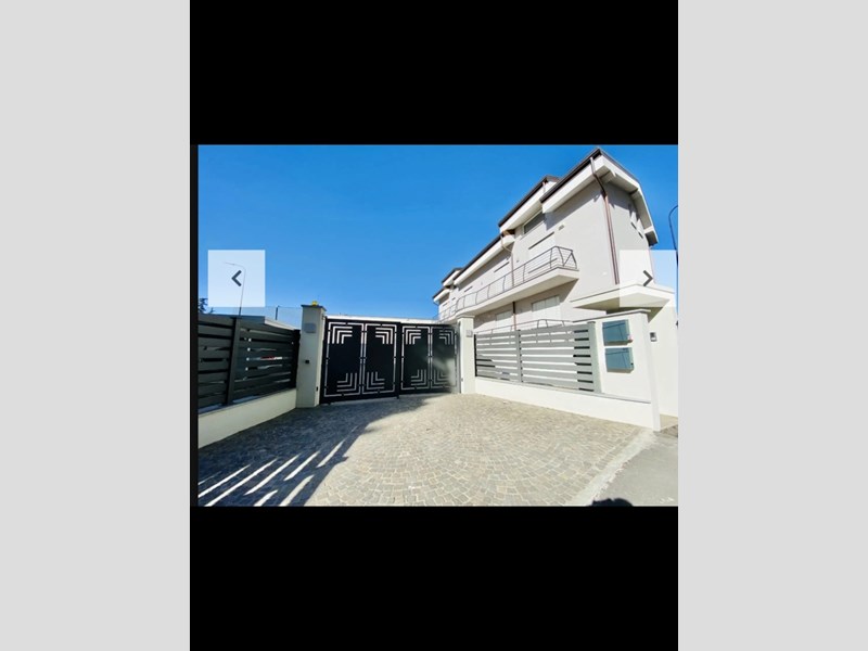 Quadrilocale in Vendita a Nizza Monferrato, zona Centro, 400'000&euro;, 220 m²