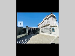 Quadrilocale in Vendita a Nizza Monferrato, zona Centro, 400'000&euro;, 220 m²